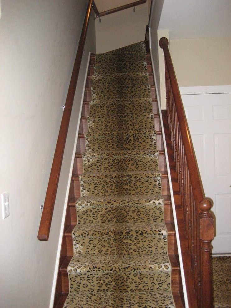 Idéer för mellanstora vintage l-trappor, med heltäckningsmatta och sättsteg med heltäckningsmatta