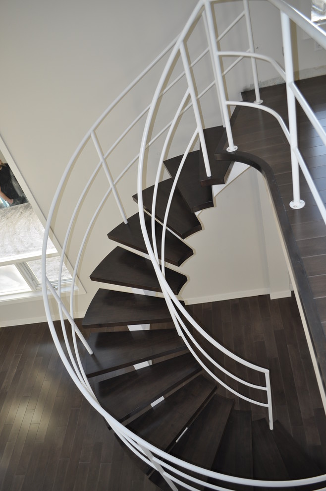 Inspiration pour un escalier sans contremarche flottant minimaliste de taille moyenne avec des marches en bois.