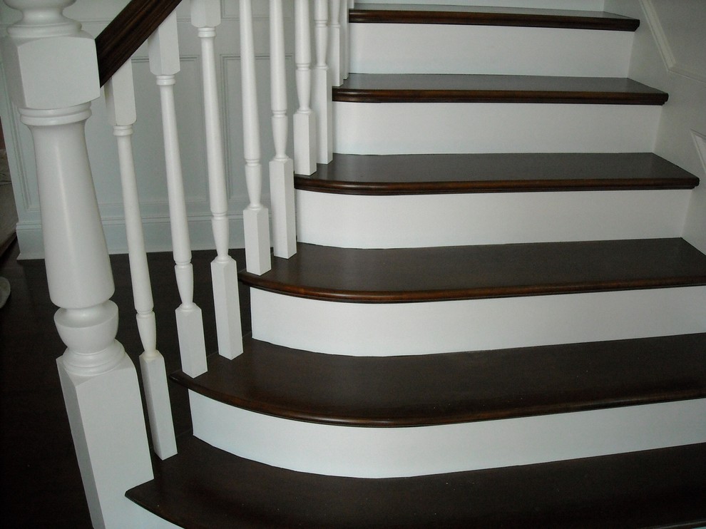Staircase - traditional staircase idea in Philadelphia
