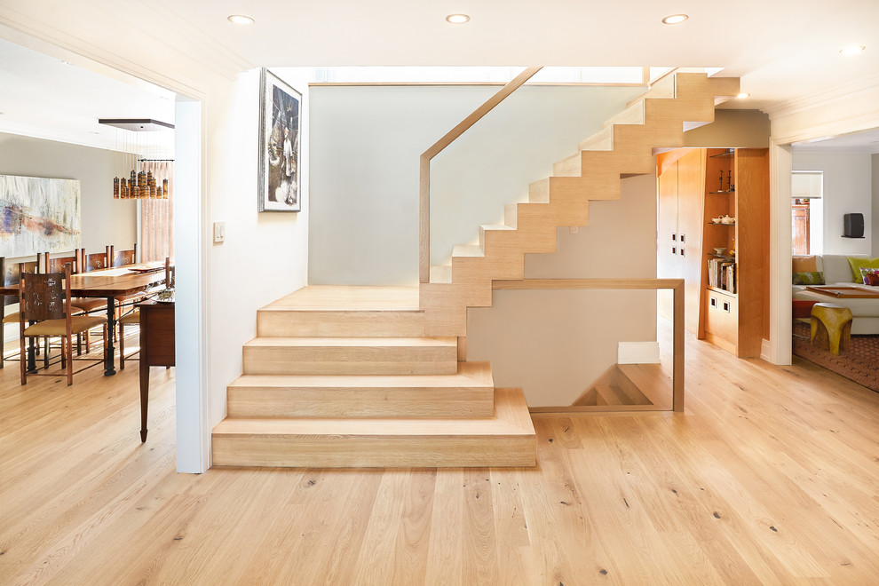 Mittelgroße Moderne Holztreppe in L-Form mit Holz-Setzstufen in Toronto