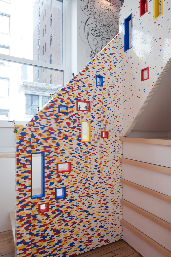 Idée de décoration pour un escalier design en L de taille moyenne avec des marches en bois.