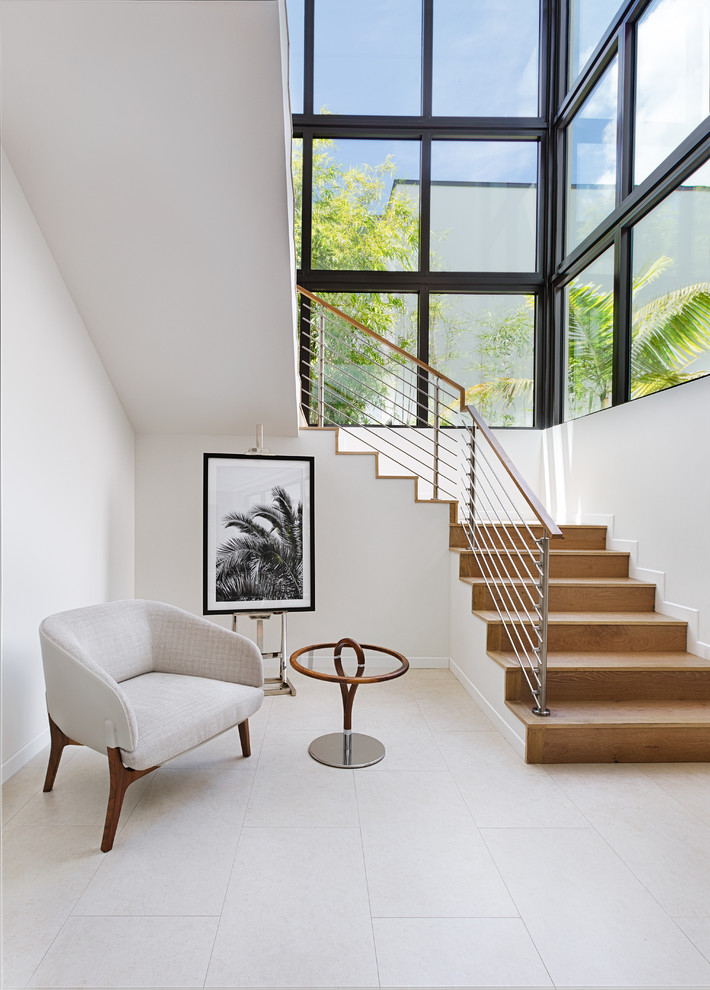 Идея дизайна: угловая деревянная лестница в современном стиле с деревянными ступенями и перилами из смешанных материалов