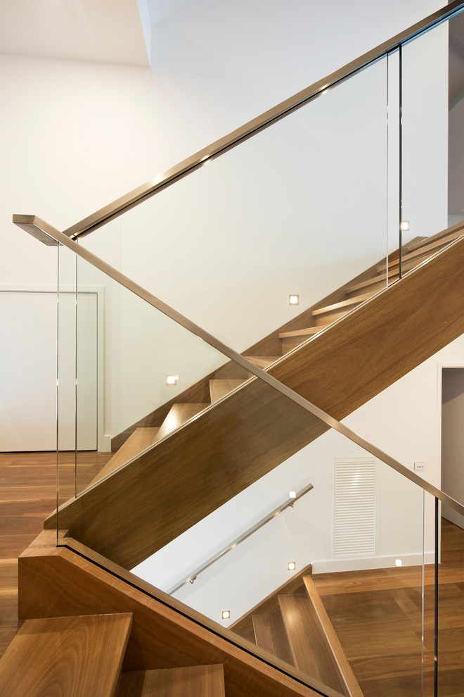 Mittelgroße Moderne Holztreppe in U-Form mit Holz-Setzstufen in Melbourne