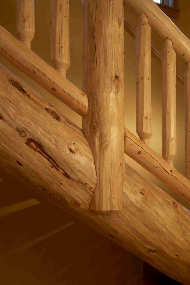 Idee per una grande scala a "L" rustica con pedata in legno e nessuna alzata