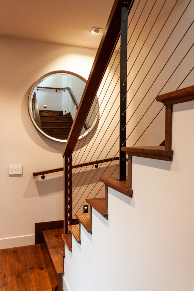 Свежая идея для дизайна: лестница в стиле ретро - отличное фото интерьера