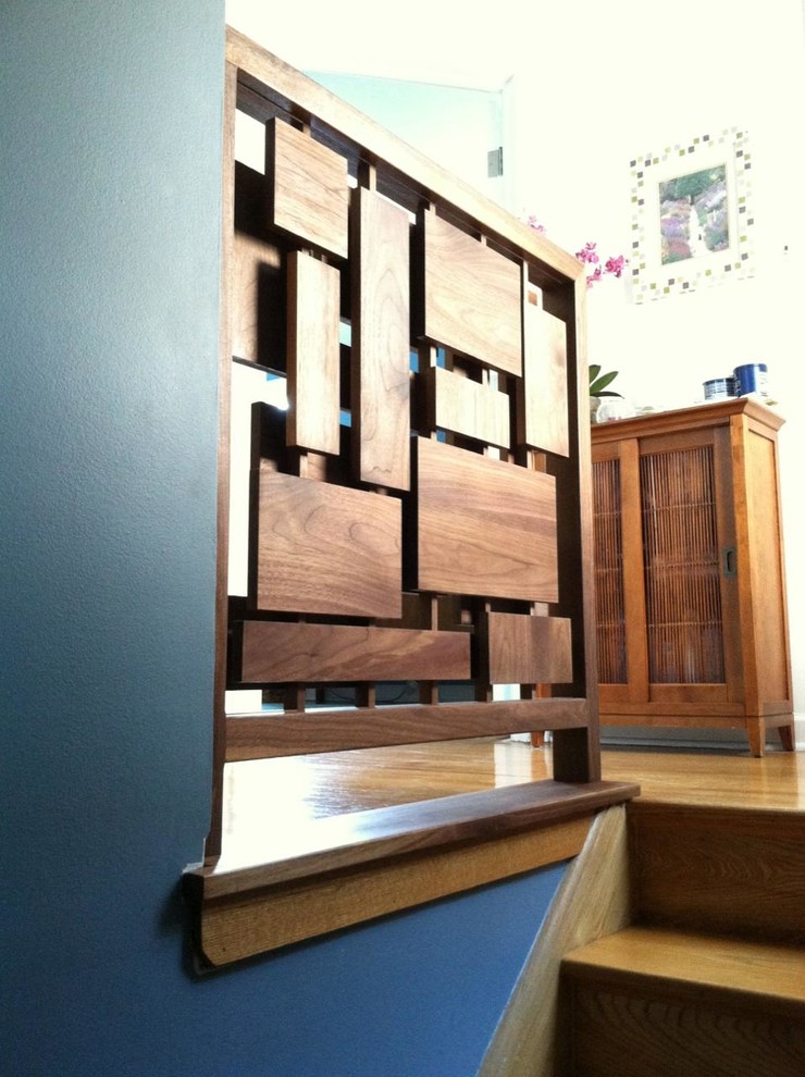 Imagen de escalera vintage pequeña con escalones de madera y contrahuellas de madera