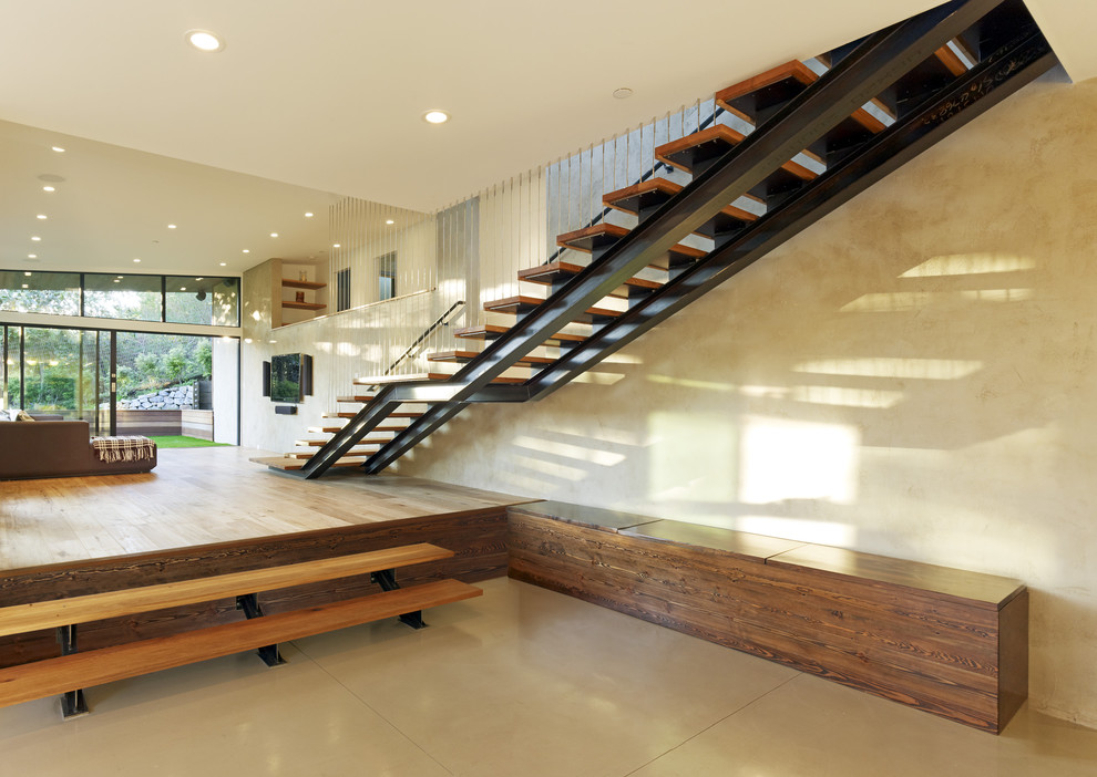Example of a minimalist floating staircase design in San Francisco