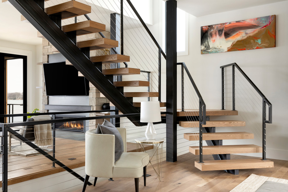 Стильный дизайн: угловая лестница в современном стиле с деревянными ступенями и перилами из тросов без подступенок - последний тренд