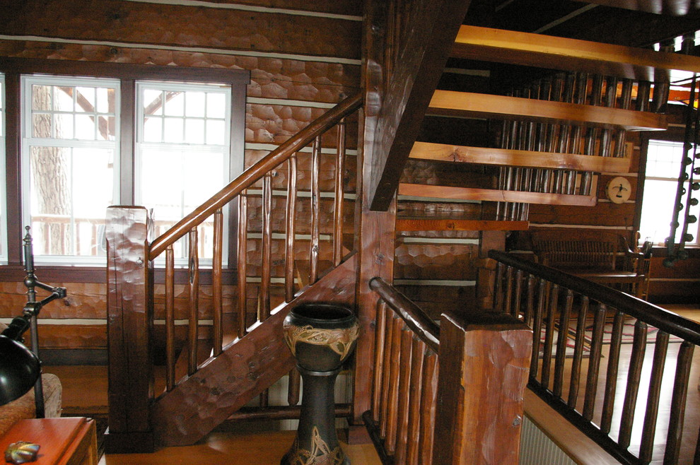Idées déco pour un escalier sans contremarche montagne en L de taille moyenne avec des marches en bois.