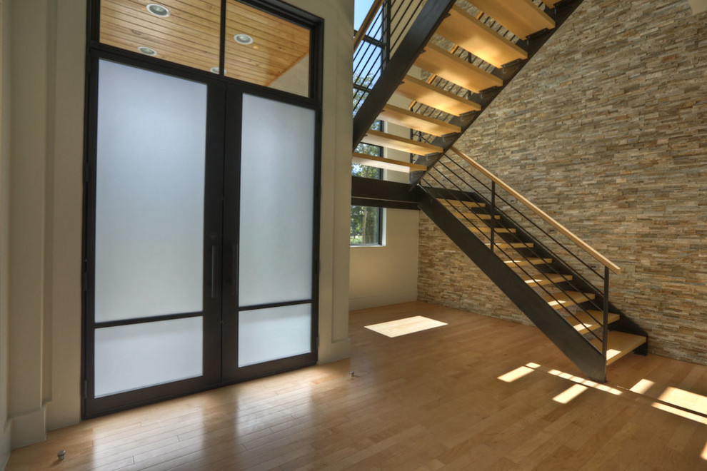 Mittelgroße Moderne Holztreppe in U-Form mit offenen Setzstufen in Houston