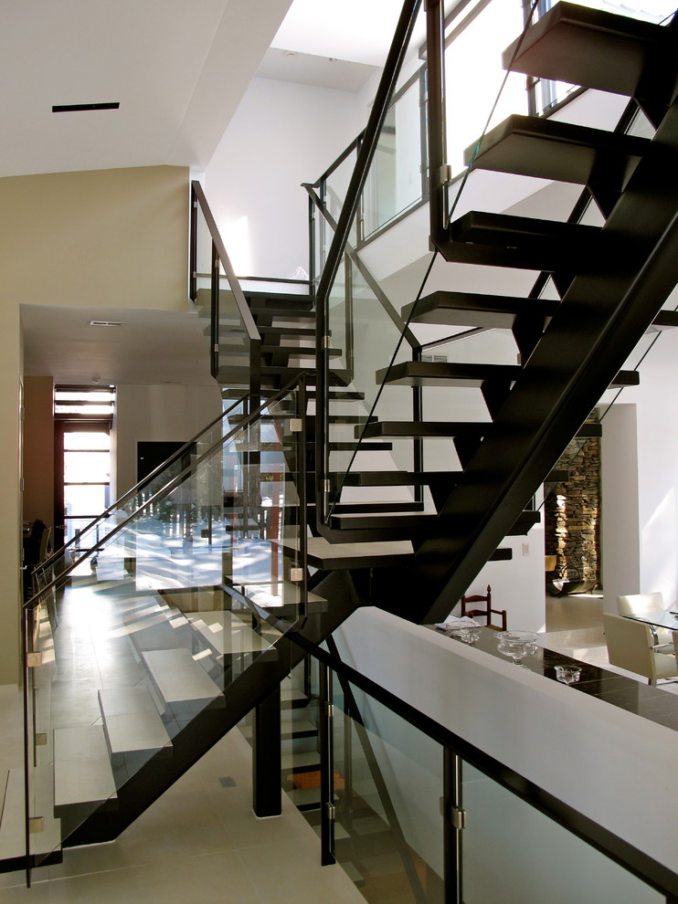 Contemporary staircase in Chicago.