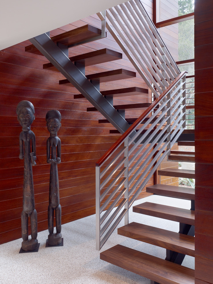 Diseño de escalera en U moderna sin contrahuella con escalones de madera