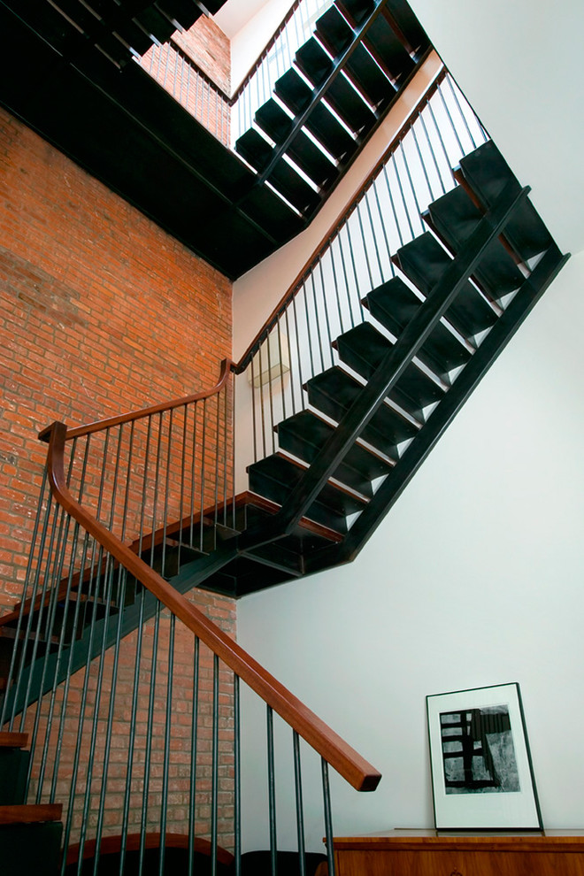 Moderne Treppe mit offenen Setzstufen in New York