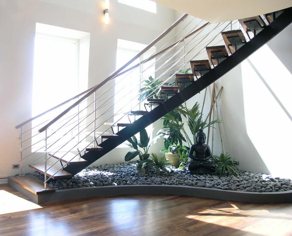 Modelo de escalera curva minimalista grande sin contrahuella con escalones de madera