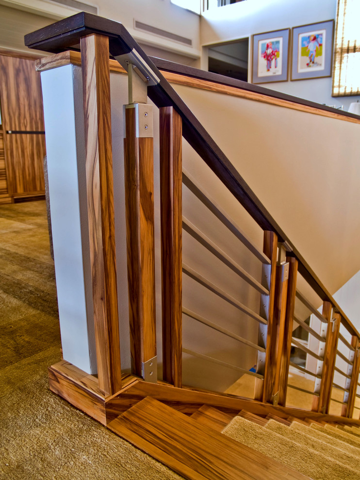 Gerade, Mittelgroße Moderne Holztreppe mit Holz-Setzstufen in Hawaii