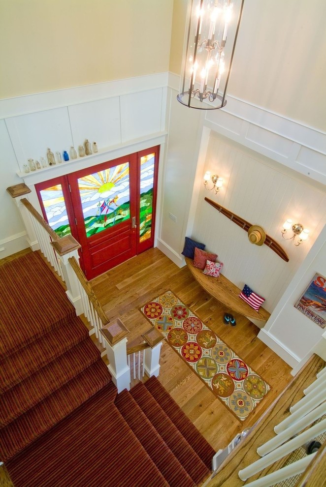 Imagen de escalera en U clásica renovada grande con contrahuellas de madera y escalones de madera