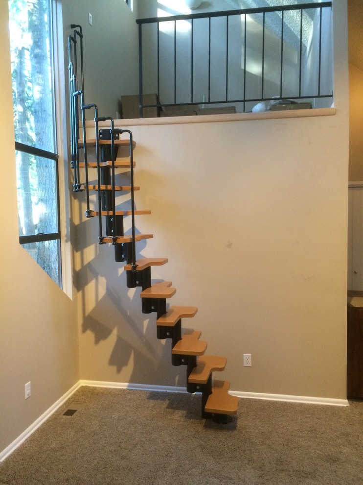 На фото: маленькая лестница в стиле модернизм для на участке и в саду с