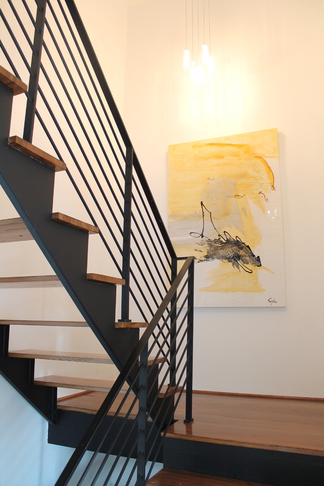 Design ideas for a contemporary staircase in Montreal.