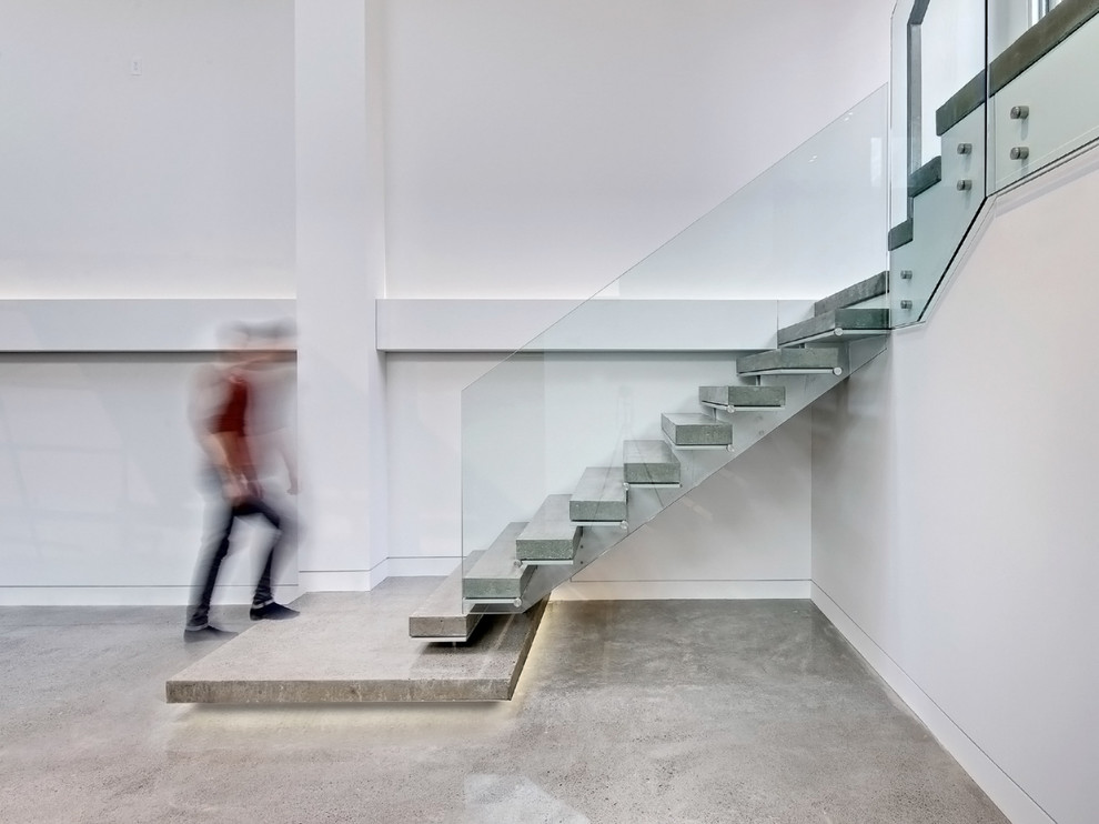 Идея дизайна: угловая лестница в стиле модернизм с бетонными ступенями