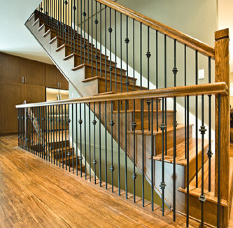 Exemple d'un escalier droit chic de taille moyenne avec des marches en bois, des contremarches en bois et un garde-corps en bois.