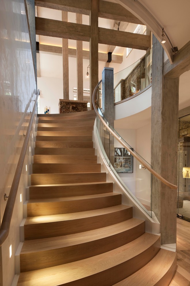 Свежая идея для дизайна: большая лестница в стиле модернизм - отличное фото интерьера
