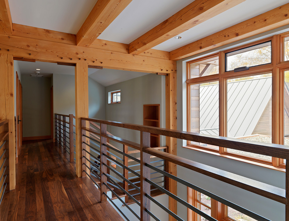 Пример оригинального дизайна: угловая деревянная лестница среднего размера в современном стиле с деревянными ступенями