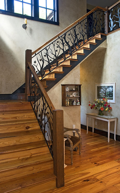 На фото: лестница в классическом стиле с