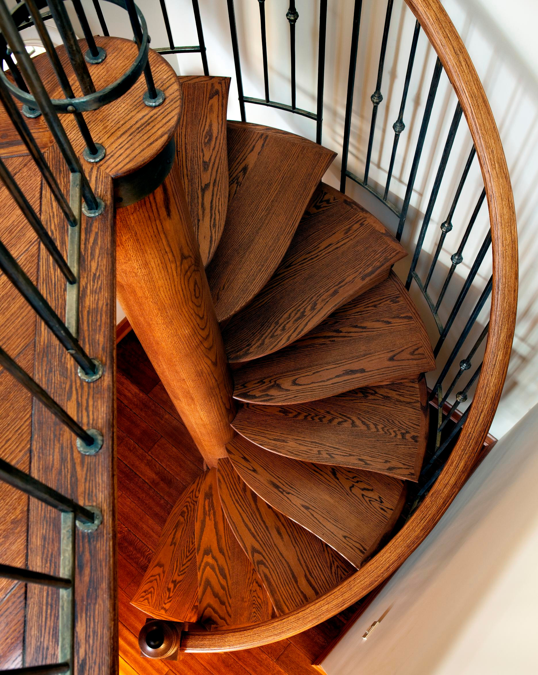 Fotos de escaleras | Diseños de escaleras de caracol en colores madera -  Octubre 2023 | Houzz ES