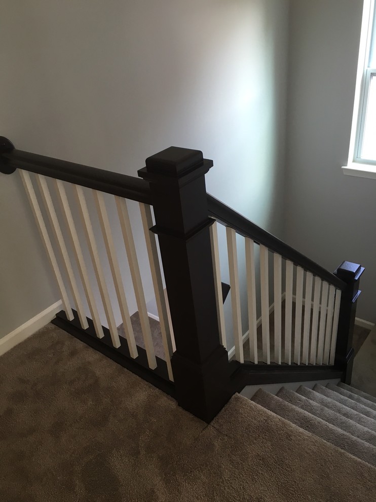 Staircase - mid-sized traditional carpeted u-shaped staircase idea in Detroit with carpeted risers