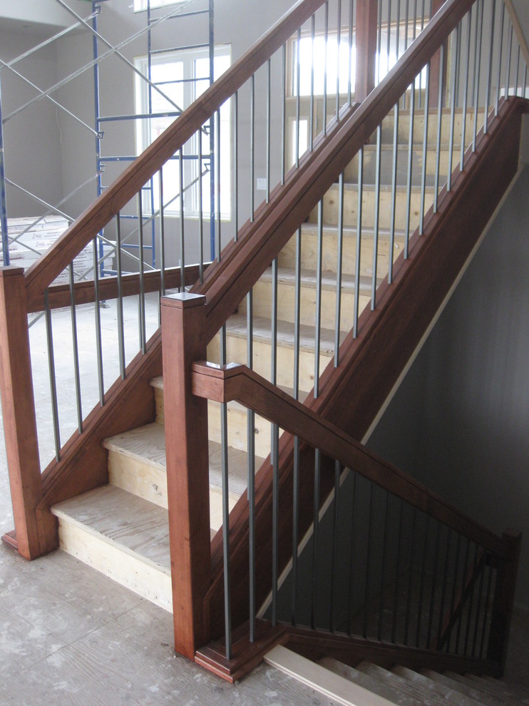 Идея дизайна: п-образная лестница в современном стиле с ступенями с ковровым покрытием и ковровыми подступенками
