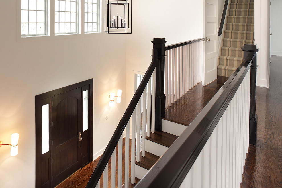 Источник вдохновения для домашнего уюта: деревянная лестница в стиле неоклассика (современная классика) с деревянными ступенями