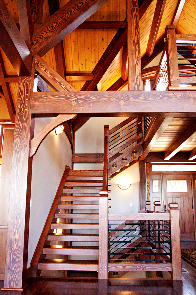 Пример оригинального дизайна: угловая лестница среднего размера в стиле рустика с деревянными ступенями и металлическими перилами без подступенок
