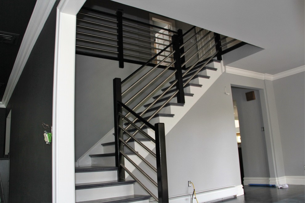 Стильный дизайн: угловая лестница среднего размера в стиле модернизм с деревянными ступенями и крашенными деревянными подступенками - последний тренд