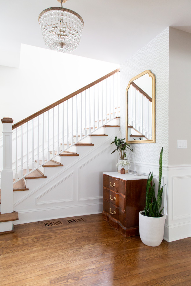 Example of a transitional staircase design in Chicago