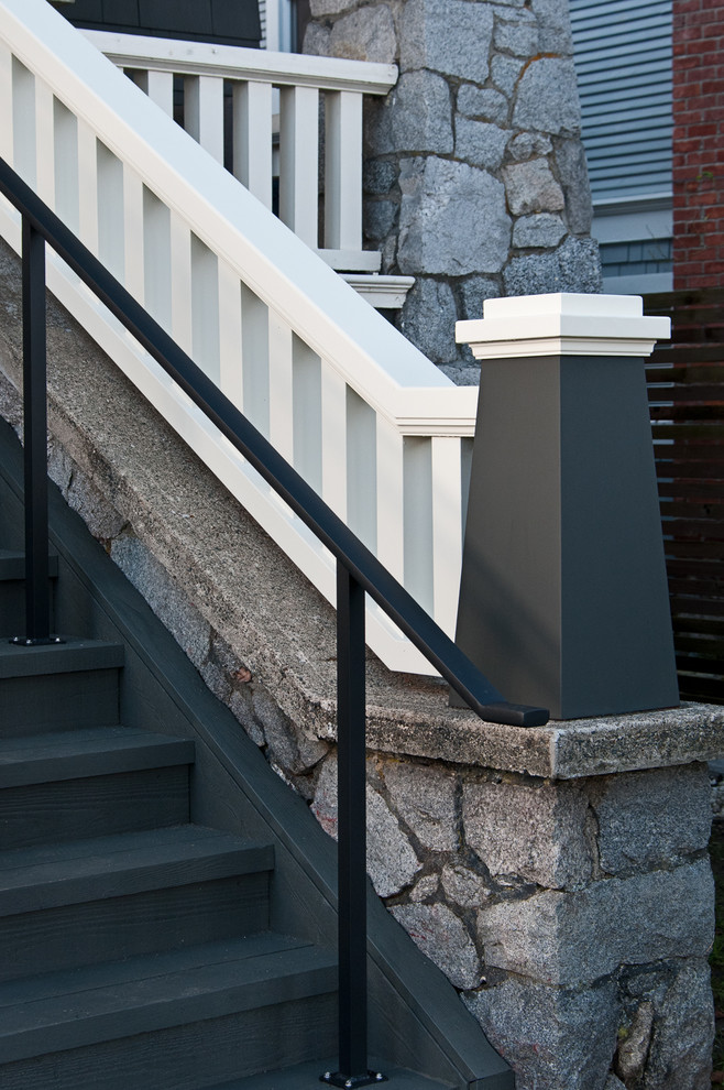 Foto de escalera recta de estilo americano de tamaño medio con escalones de madera pintada y contrahuellas de madera pintada