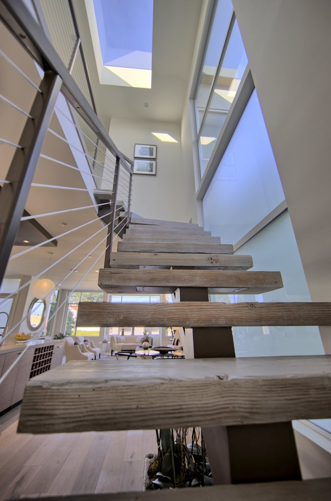 Staircase - contemporary staircase idea in San Francisco