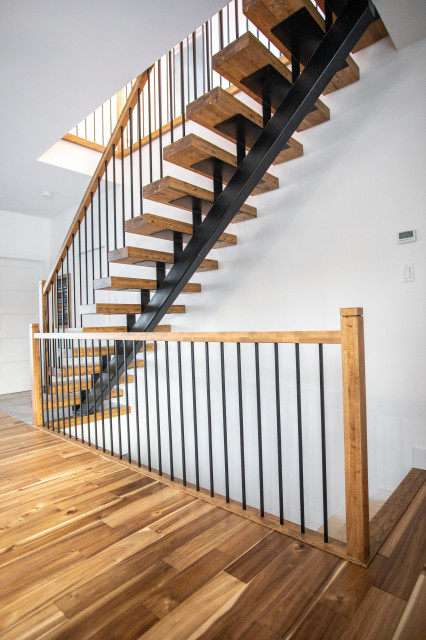 Nordik Lam staircase with metal stringer / Escalier Nordik Lam et limon ...