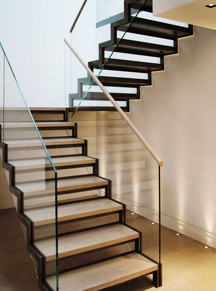 Inspiration pour un escalier sans contremarche courbe design de taille moyenne avec des marches en bois et éclairage.