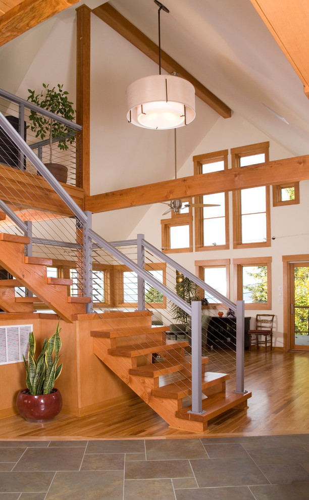 Idée de décoration pour un escalier design en L avec des marches en bois et des contremarches en bois.