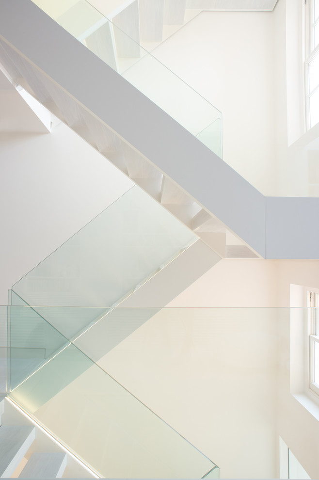 Moderne Treppe in U-Form in London