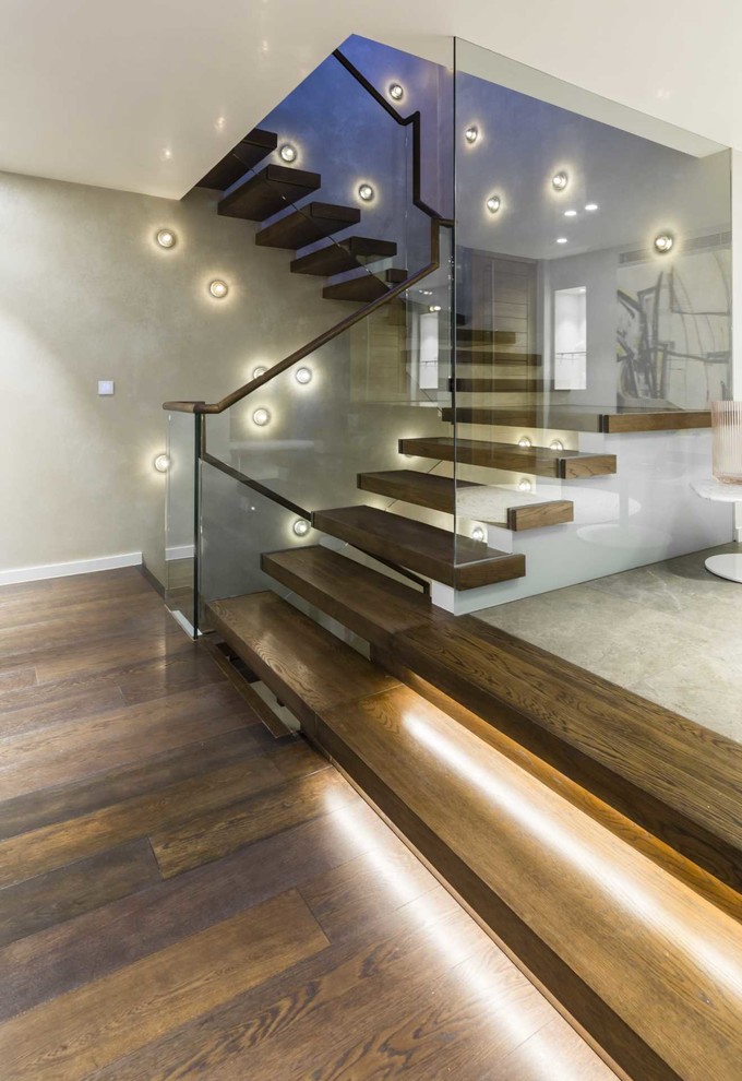Inspiration pour un grand escalier flottant design avec des marches en bois, des contremarches en béton et un garde-corps en matériaux mixtes.