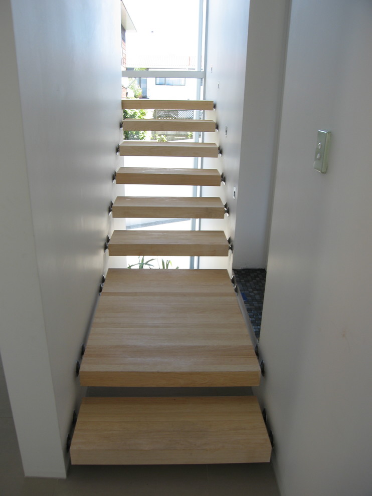 This is an example of a modern staircase in Hamilton.