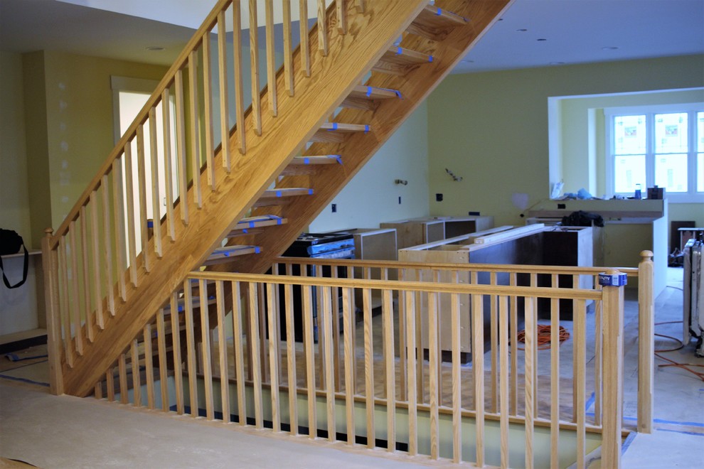 Aménagement d'un escalier droit contemporain de taille moyenne avec des marches en bois et un garde-corps en bois.