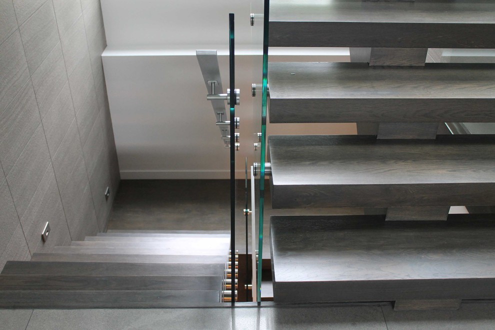 Schwebende, Mittelgroße Moderne Holztreppe mit offenen Setzstufen in Chicago