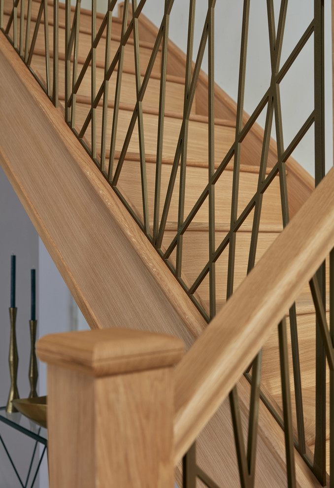 Idéer för stora industriella u-trappor i trä, med sättsteg i trä och räcke i metall