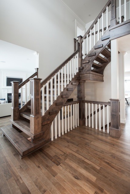 Idées déco pour un escalier moderne en L de taille moyenne avec des marches en bois, des contremarches en bois et un garde-corps en bois.
