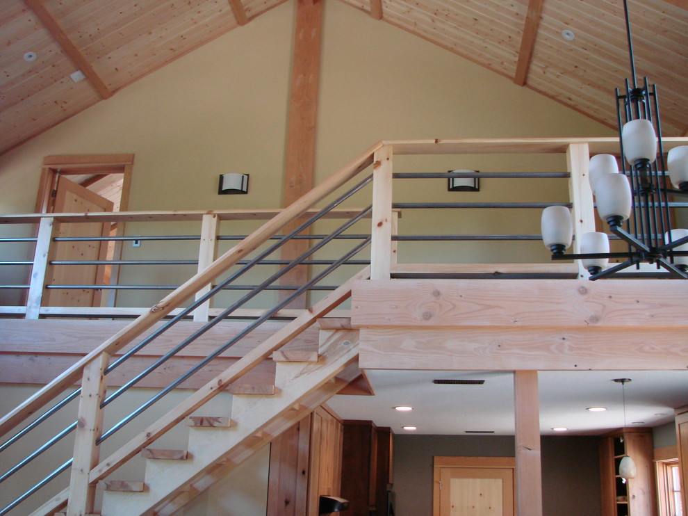 Ejemplo de escalera recta rústica de tamaño medio con escalones de madera y contrahuellas de madera
