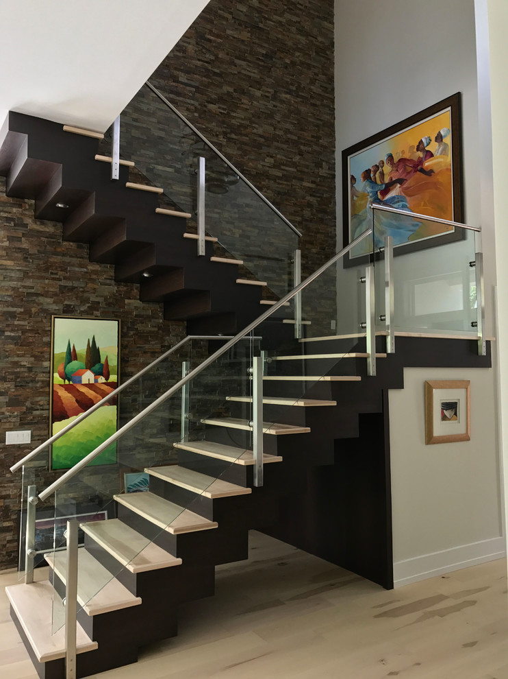 Photo of a contemporary staircase in Miami.