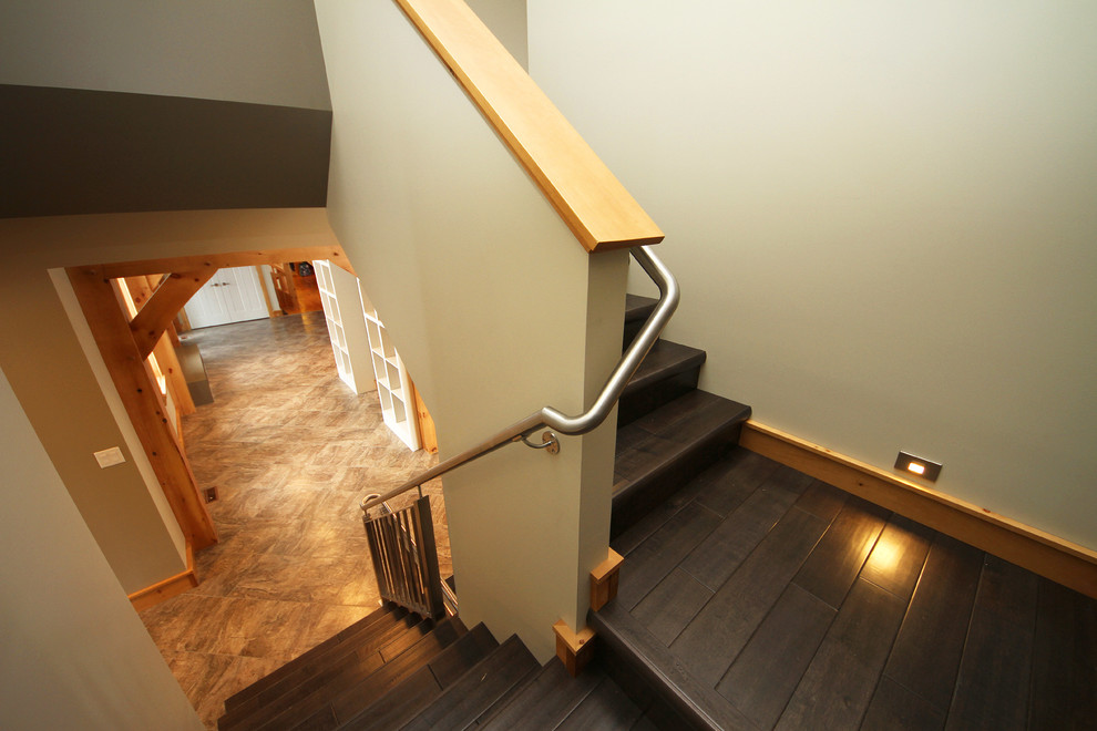 Mittelgroße Klassische Holztreppe in U-Form mit Holz-Setzstufen in Sonstige