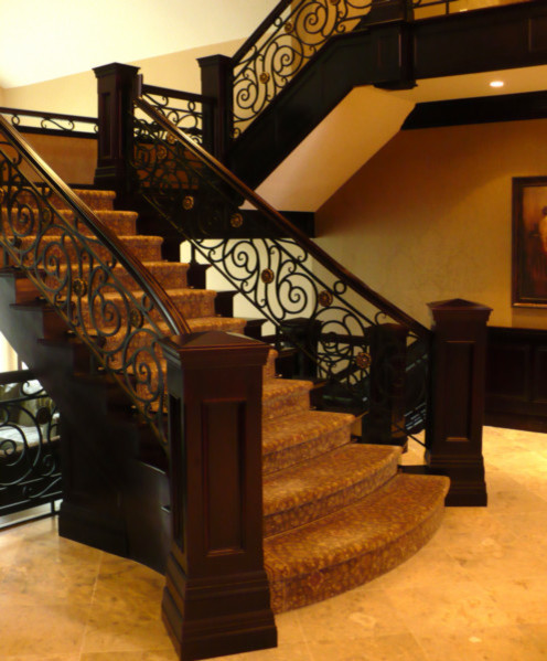 Staircase - traditional staircase idea in New York